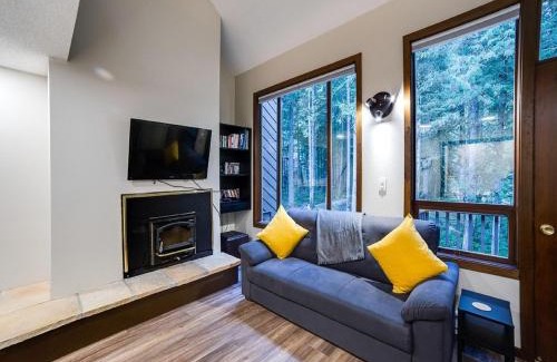 Glacier Apartment | Snowater Condo #68 - Wi-Fi - Dishwasher - Sleeps 4
