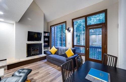 Glacier Apartment | Snowater Condo #68 - Wi-Fi - Dishwasher - Sleeps 4