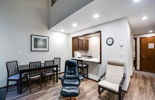 Glacier Apartment | Snowater Condo #68 - Wi-Fi - Dishwasher - Sleeps 4