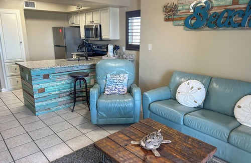 Gulf Shores Condo | Snowbird Specials - Gulf Shores Gulf front Corner Condo w/balcony