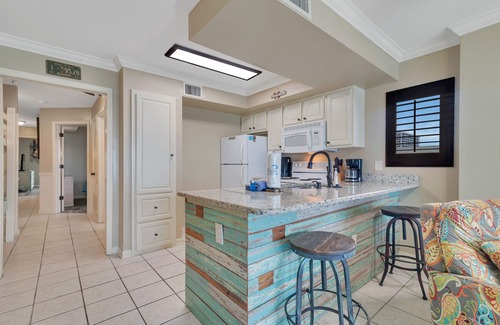 Gulf Shores Condo | Snowbird Specials - Gulf Shores Gulf front Corner Condo w/balcony