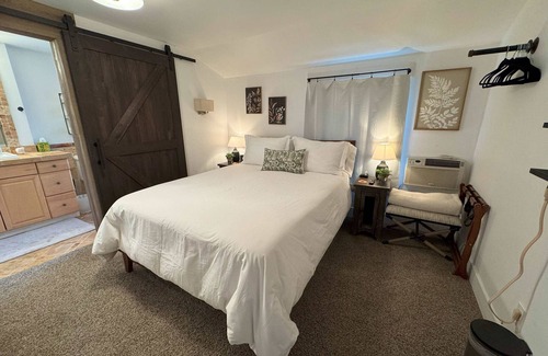 Leavenworth Hotel | Snowcreek Suite BnB - Ponderosa - Hot Tub