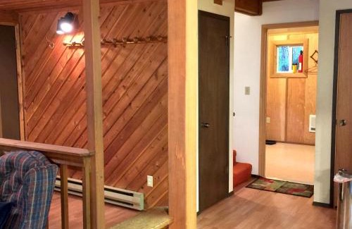 Glacier House | Snowline Cabin 35 - A pet-friendly country cabin, Now has air conditioning