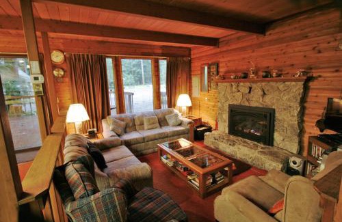 Glacier House | Snowline Cabin 35 - A pet-friendly country cabin, Now has air conditioning