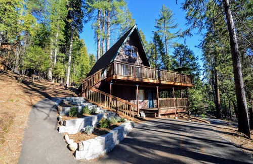 Arnold Cabin | SNOWPLOW SERVICE INCLUDED FOR THE 2025-2026 WINTER SEASON!