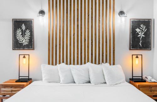 Downtown Leavenworth Apartment | Snowstorm Studio at Icicle Village with pool and hot tub