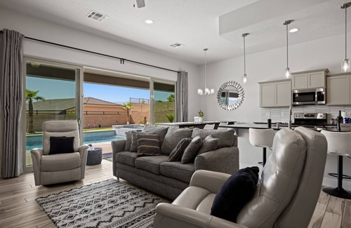 Mesquite Apartment | Soak and Swim Mountain Views by J and Amy 992400