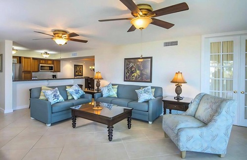 Marathon Hotel | Soak Pp the Sun by the Pool and Enjoy the Perks of your Own Kitchen!