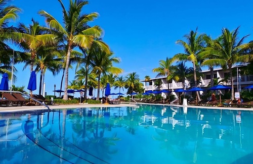 Marathon Hotel | Soak Pp the Sun by the Pool and Enjoy the Perks of your Own Kitchen!