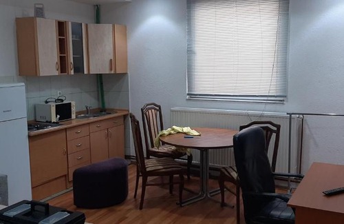 Hadzici House | SOBE I APARTMANI HADZICI RENT rooms apartments