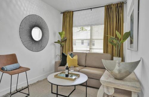 Flamingo/Lummus Apartment | SOBE MONARCH 2BEDROOM 2 BATH MODERN apt- WALK TO OCEAN DRIVE