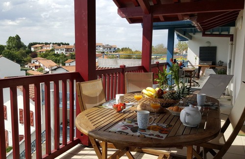 Behobie Apartment | Socoa Lodge beach just across the street! Rare luxurious T5 dwelling