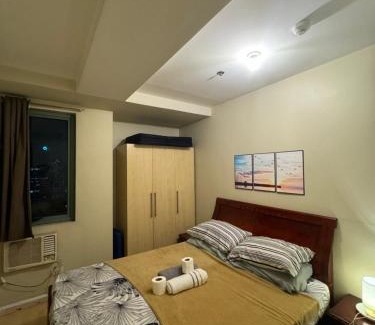 Highway Hills Apartment | SOHO Central 1 Bedroom with Balcony near MRT EDSA SHAW PIONEER Greenfields SM Megamall Ortigas