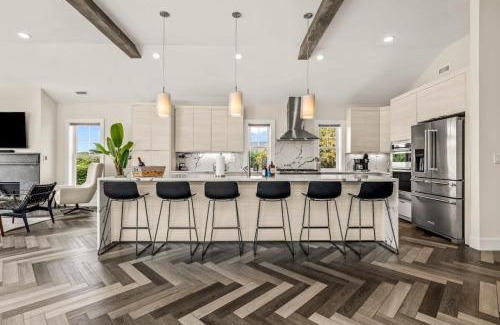 Whalehead Beach House | Sojourn Aurora 7 BR Pool & Hot Tub
