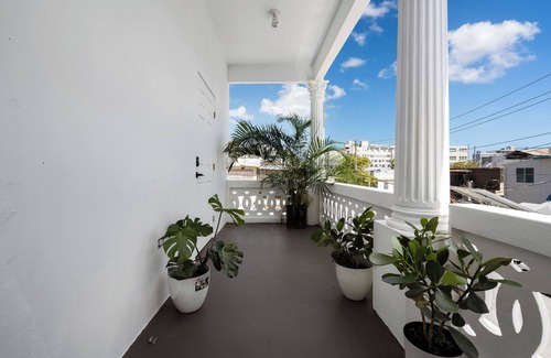 Hipodromo Apartment | Sol - Acogedor Refugio en Santurce — Cálido y Estiloso