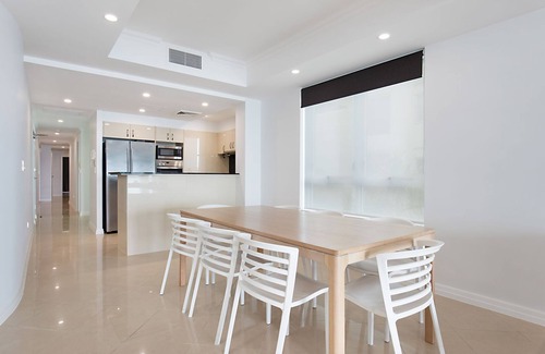 Tugun Apartment | Solaya Unit 6- Right on Tugun beach just a stones throw from the waters edge with Wi-Fi Included.