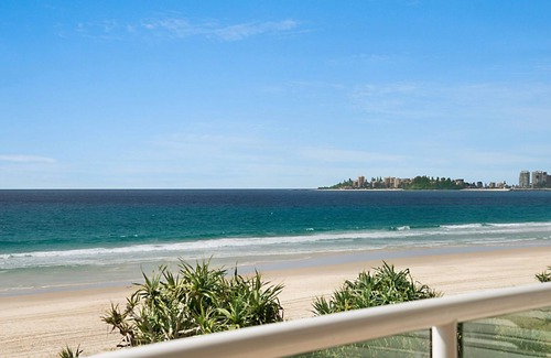 Tugun Apartment | Solaya Unit 6- Right on Tugun beach just a stones throw from the waters edge with Wi-Fi Included.