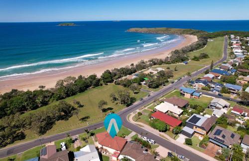 Sandy Beach House | Solitary at Sandy