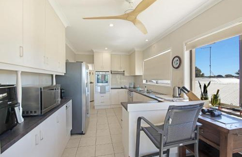 Sandy Beach House | Solitary at Sandy