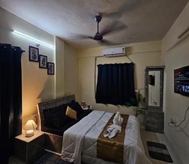Koregaon Park Apartment | Solitude Stays
