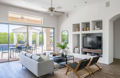 Sonoran Hills House | Solstice by AvantStay Contemporary Oasis w/ Pool, Spa & Bar in Gated Community