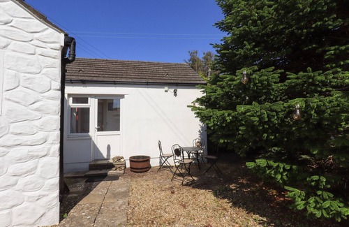 Cummertrees Cottage | SOLWAY COTTAGE, pet friendly, with a garden in Annan