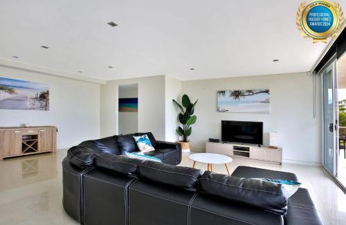 Callala Beach House | Solymar I Adjacent to Beach I Pet Friendly