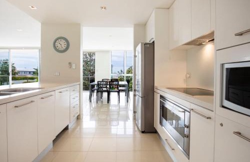 Callala Beach House | Solymar I Adjacent to Beach I Pet Friendly