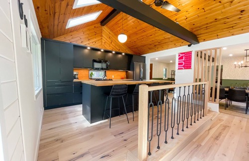 Kawartha Lakes Cottage | Somerville Lodge - year round relaxation