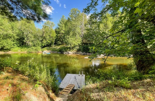 Kawartha Lakes Cottage | Somerville Lodge - year round relaxation