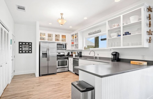 Sand Point House | Somewhere in the Sun. 3 story, 4 bed 3 bath Ocean & Pool views ! 2 Masters !