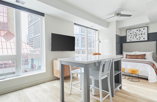 Downtown Minneapolis Apartment | Sonder at Sora