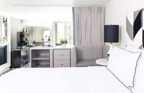 Norma Triangle Hotel | Sophisticated Suites in LA! Two-units with Balcony! Rooftop Pool, Pet-friendly!