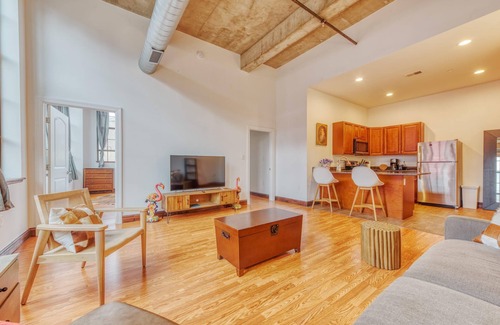 West Poplar Apartment | Sosuite 2BR Apt w W D Gym On-site Restaurant