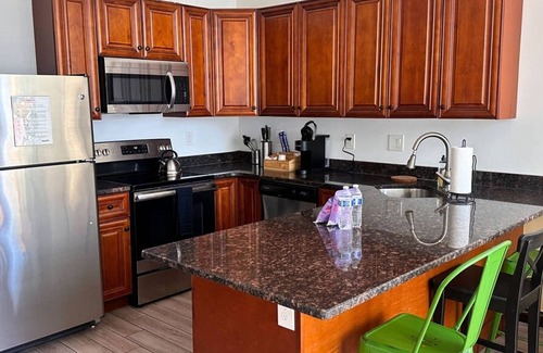 West Poplar Apartment | Sosuite 2BR Apt w W/d, Gym, On-site Restaurant