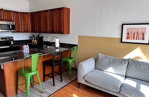West Poplar Apartment | Sosuite 2BR Apt w W/d, Gym, On-site Restaurant