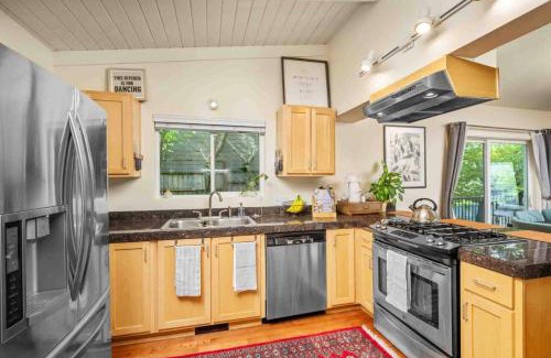 South Burlingame House | South Burlingame Hideaway