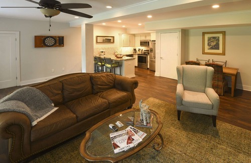 University Hills House | South Carolina & Florida Game Openings! Walking Distance 0.8 Miles To Stadium!