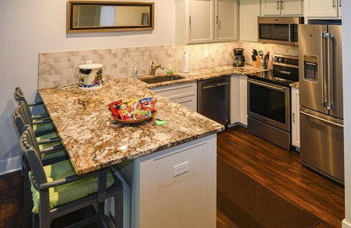 University Hills House | South Carolina & Florida Game Openings! Walking Distance 0.8 Miles To Stadium!