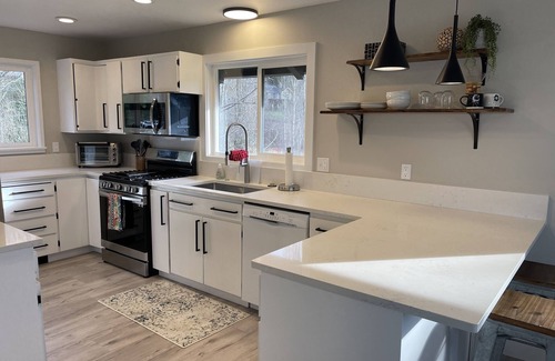 Mount Vernon Cabin | South Skagit Sahale Chalet with views 8 minutes from downtown