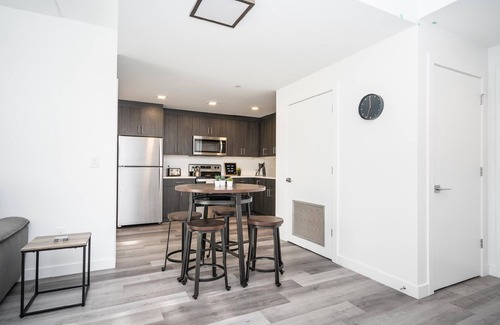Fort Gary Apartment | South Winnipeg Close to UM +Luxury 2 Bedroom+Parking (104-30 UC)