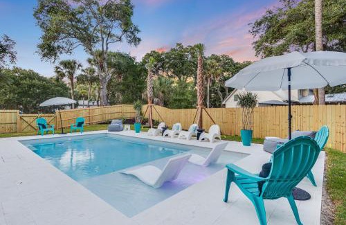 Isle of Palms House | Southern Oasis by AvantStay 0.5mi Walk to the Beach Pool Patio Large Yard