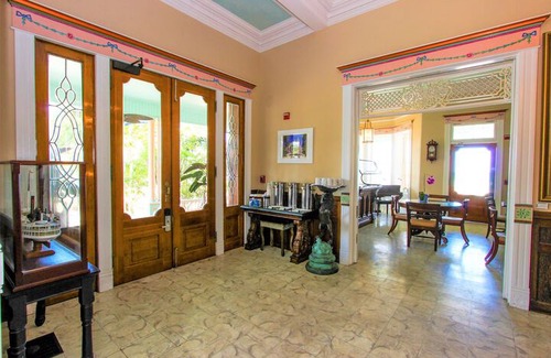 Uptown - Upper Duval Hotel | Southernmost House