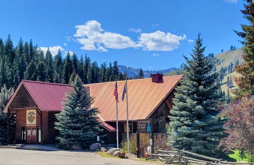 Lowman Cabin | Southfork Lodge Cabin 1