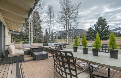 Aspen House | Space to enjoy, views to take in
