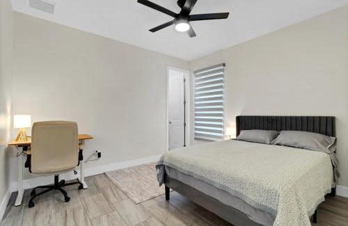 Wedgefield House | SpaceX BY R3 Shared Bath