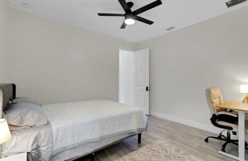 Wedgefield House | SpaceX BY R3 Shared Bath