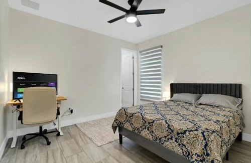 Wedgefield House | SpaceX BY R3 Shared Bath