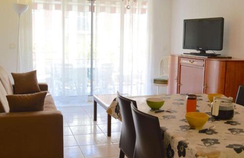 Saint-Raphael Apartment | Spacieux T2 avec grande terrasse à Saint-Raphaël, proche mer et gare, garage inclus - FR-1-226A-102