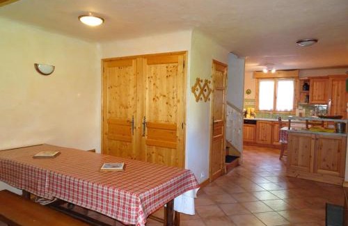 Champagny-en-Vanoise Apartment | Spacieux Triplex pour 12 pers, Terrasse, Cheminée, Garage - FR-1-464-19